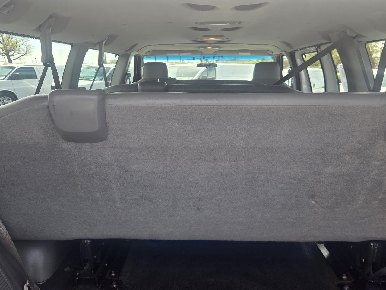 Ford Econoline E-350 XL Super Duty 2012