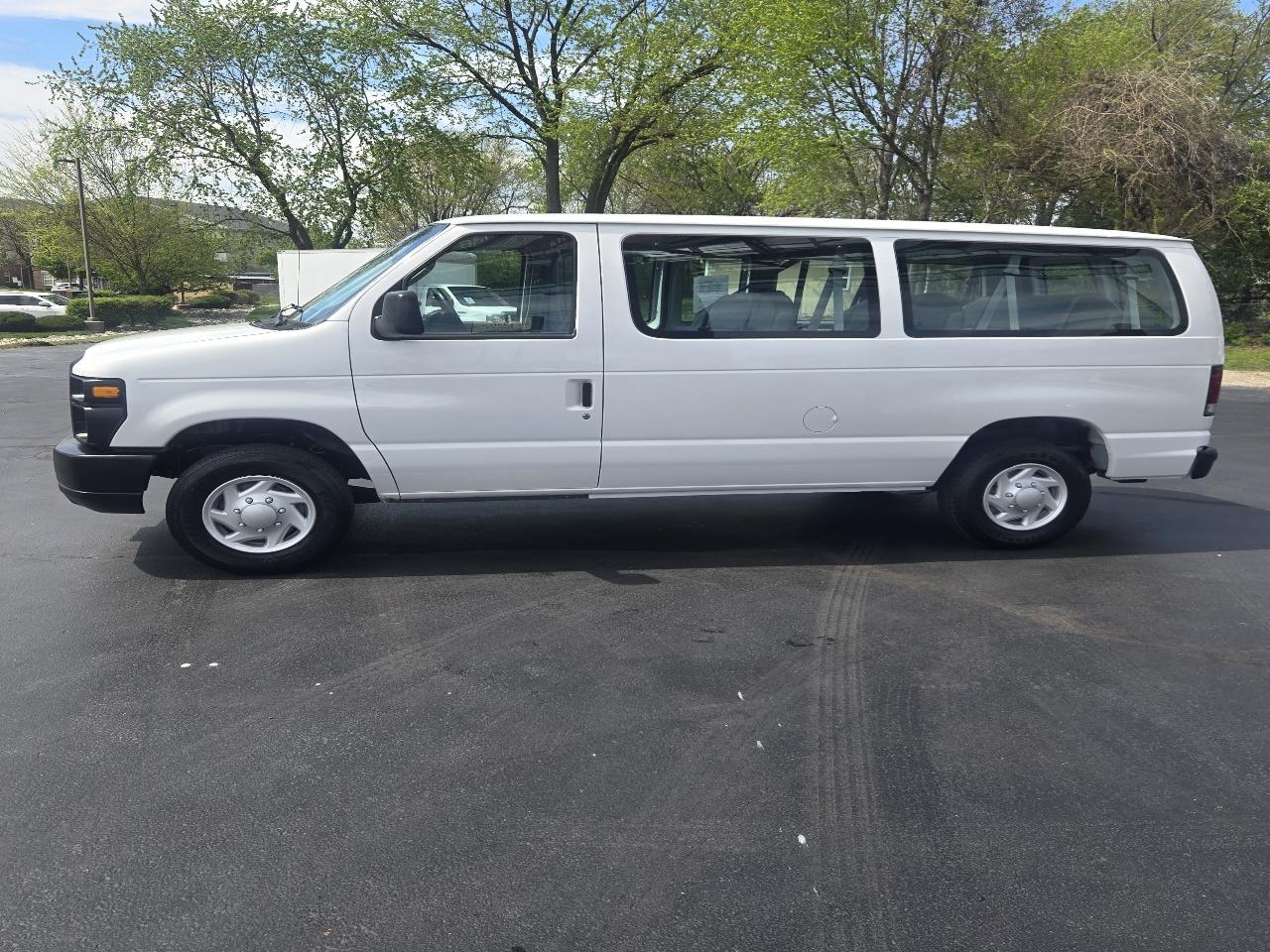 Ford Econoline E-350 XL Super Duty 2012