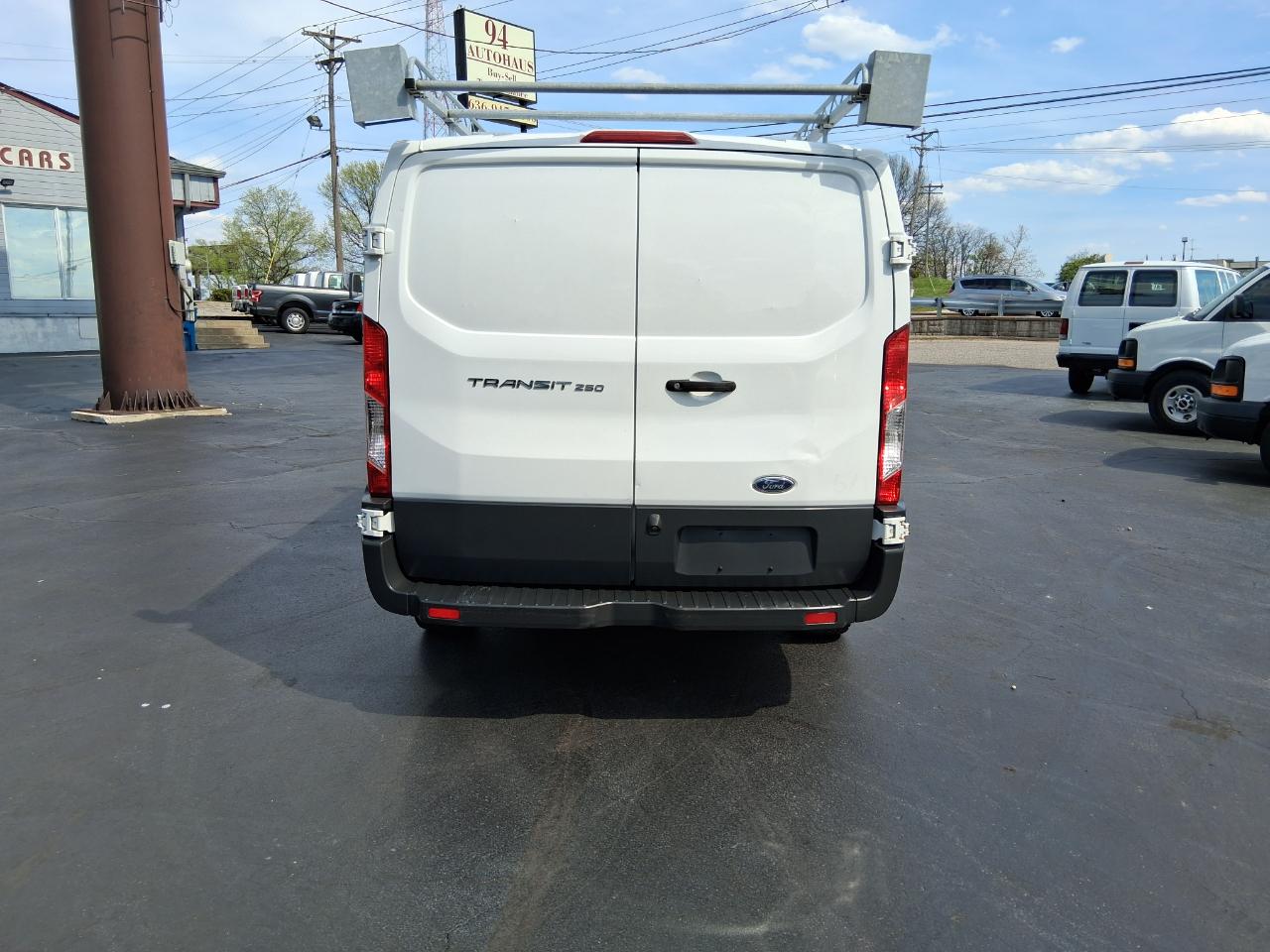 Ford Transit 250 Van Low Roof 60/40 Pass.130-in. WB 2018