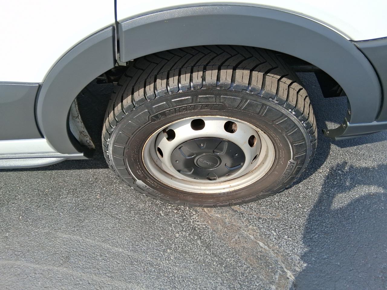 Ford Transit 250 Van Low Roof 60/40 Pass.130-in. WB 2018