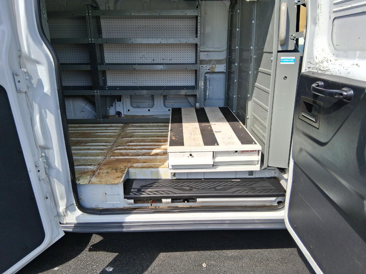 Ford Transit 250 Van Low Roof 60/40 Pass.130-in. WB 2018