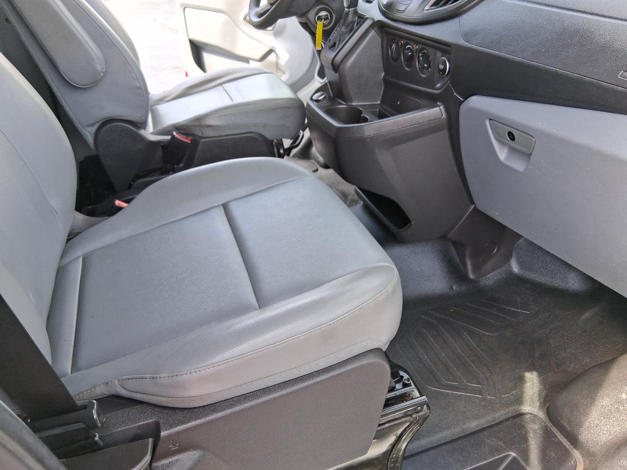 Ford Transit 250 Van Low Roof 60/40 Pass.130-in. WB 2018