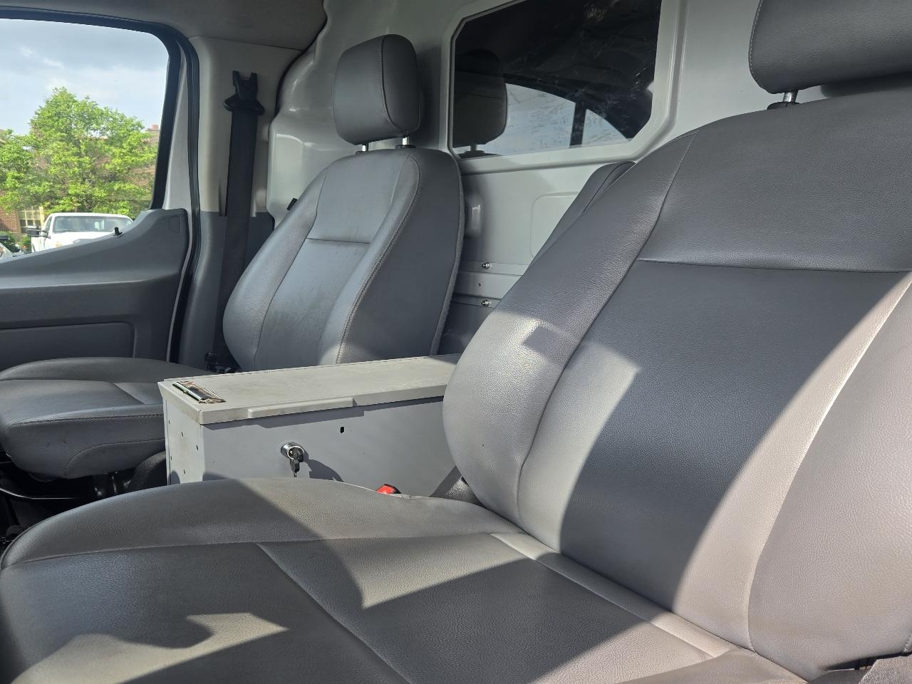 Ford Transit 350 Van Low Roof w/Sliding Pass. 148-in. WB 2017