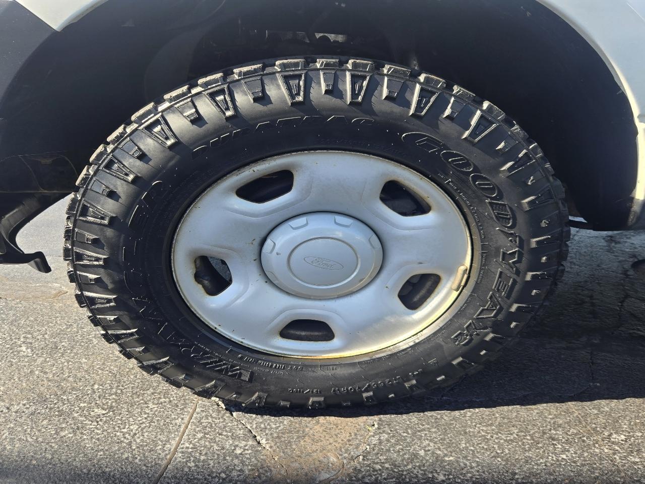 Ford F-150 XL 8-ft. Bed 4WD 2009