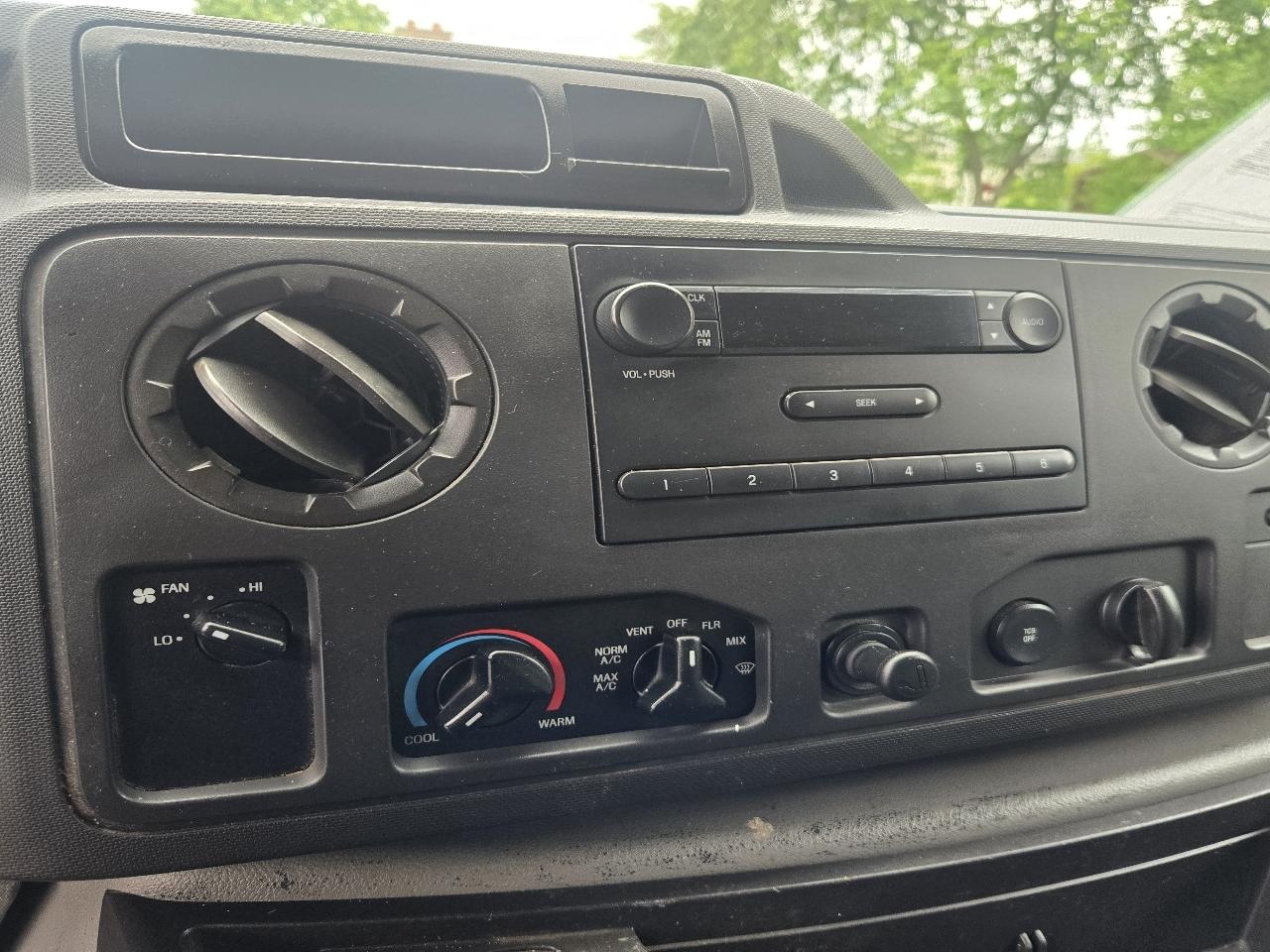 Ford Econoline E-150 2009