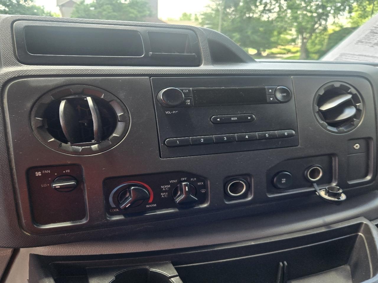 Ford Econoline E-350 Super Duty 2013