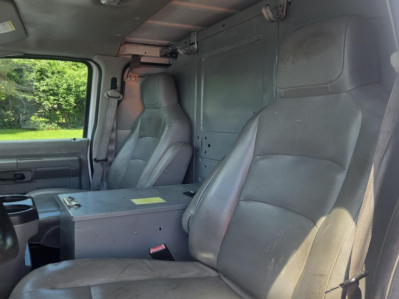Ford Econoline E-350 Super Duty 2013