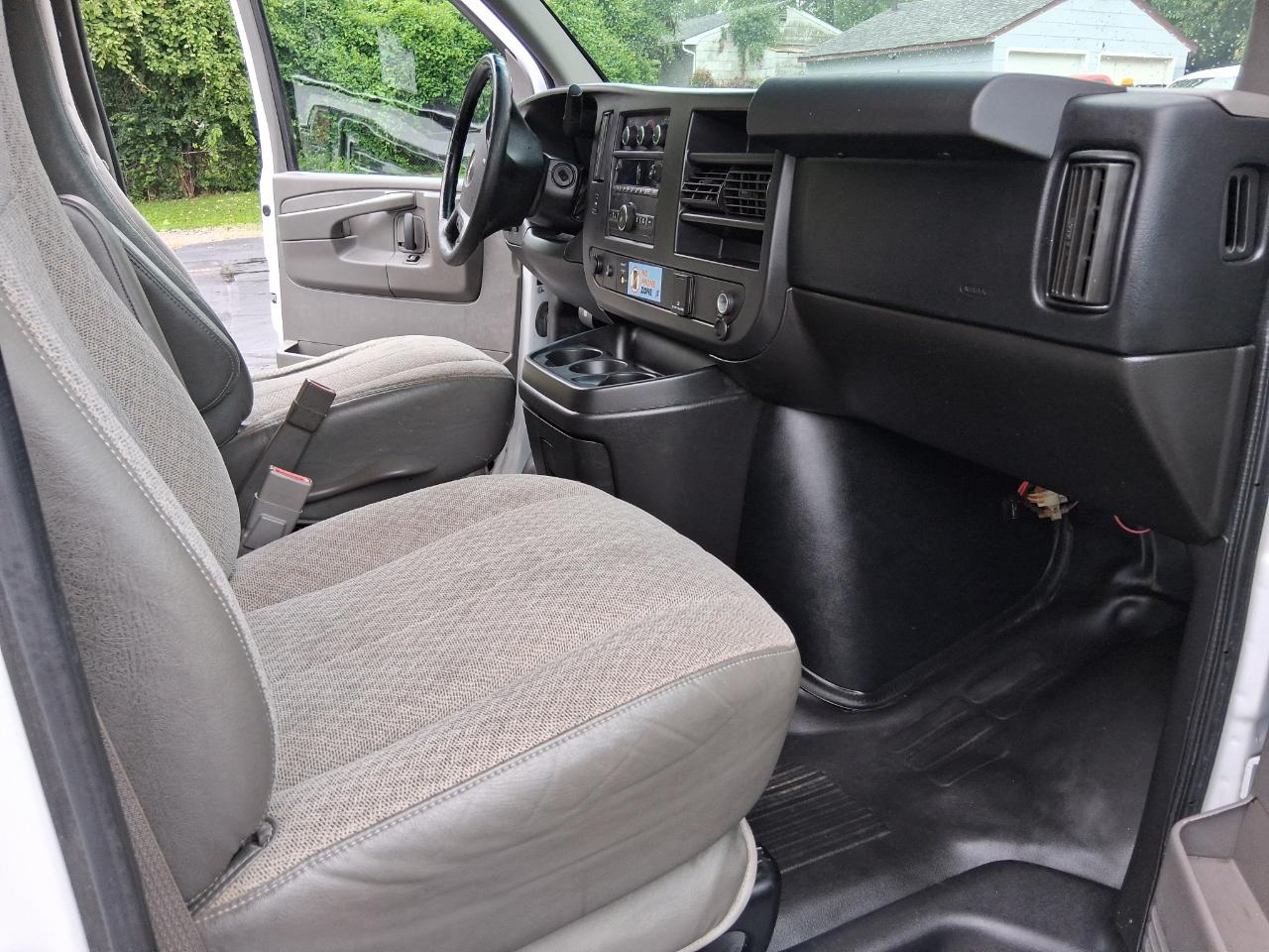 GMC Savana G2500 Cargo 2015