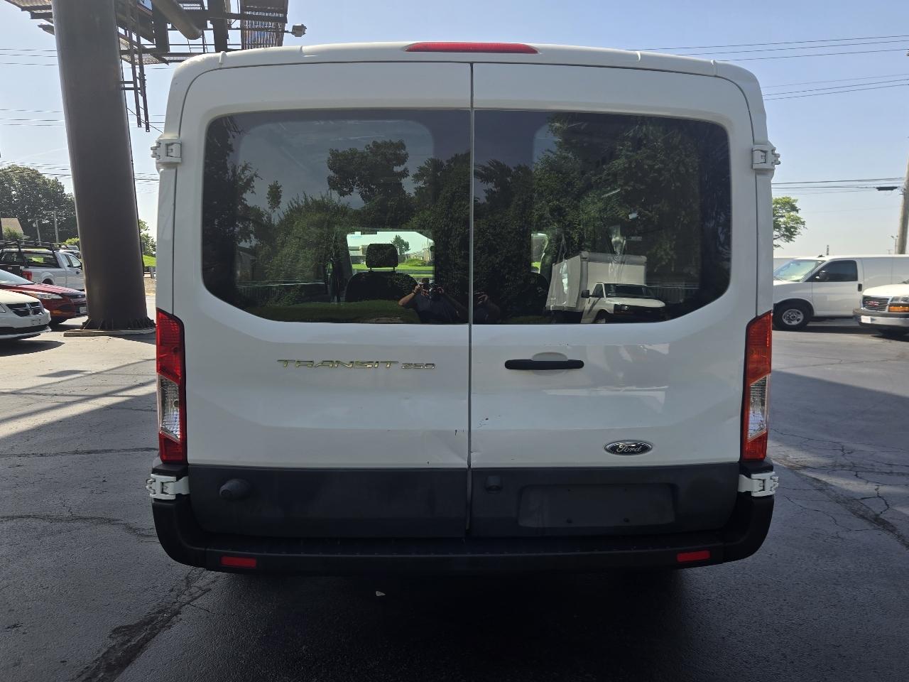 Ford Transit 250 Van Med. Roof w/Sliding Pass. 130-in. WB 2017