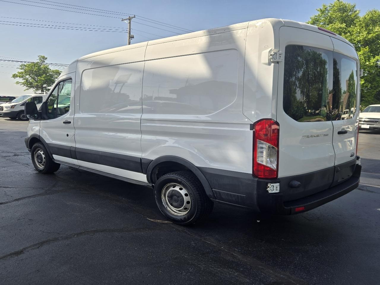 Ford Transit 250 Van Med. Roof w/Sliding Pass. 130-in. WB 2017