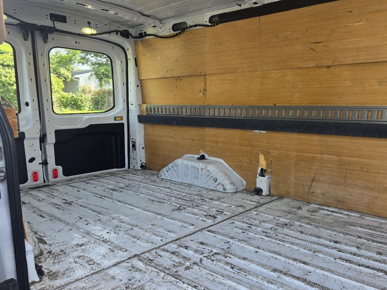 Ford Transit 250 Van Med. Roof w/Sliding Pass. 130-in. WB 2017