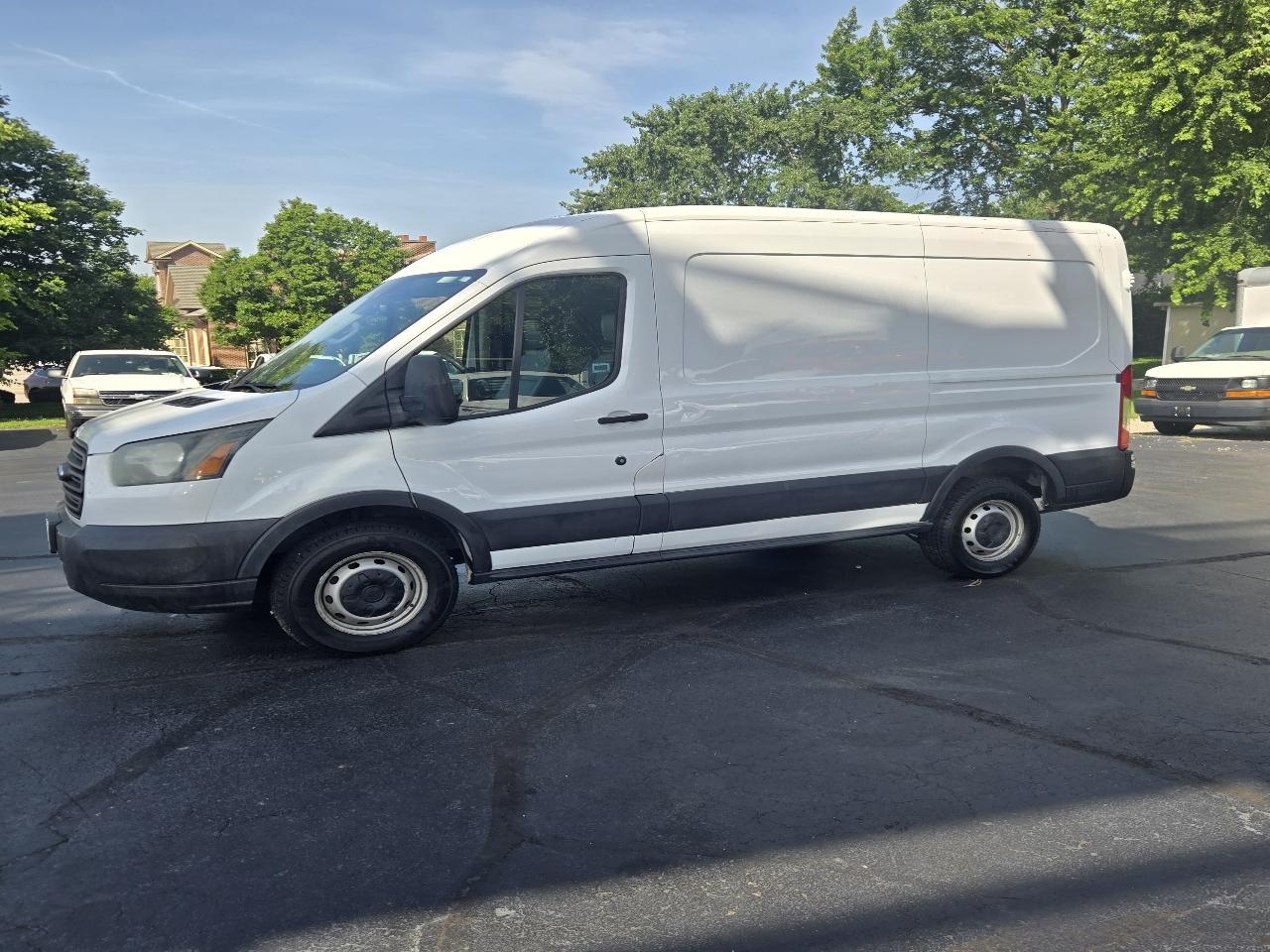 Ford Transit 250 Van Med. Roof w/Sliding Pass. 130-in. WB 2017