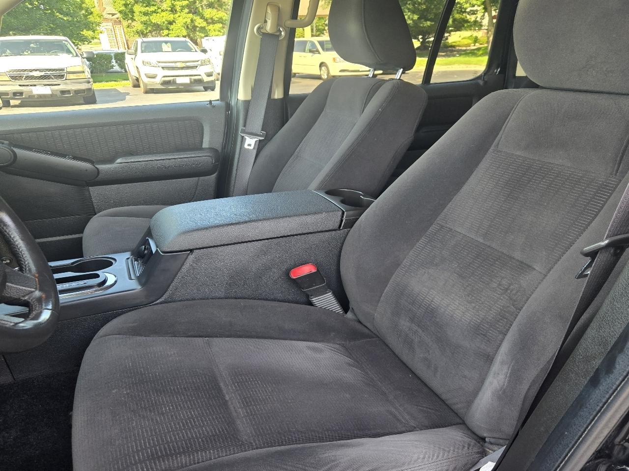 Ford Explorer XLT 4.0L 4WD 2010