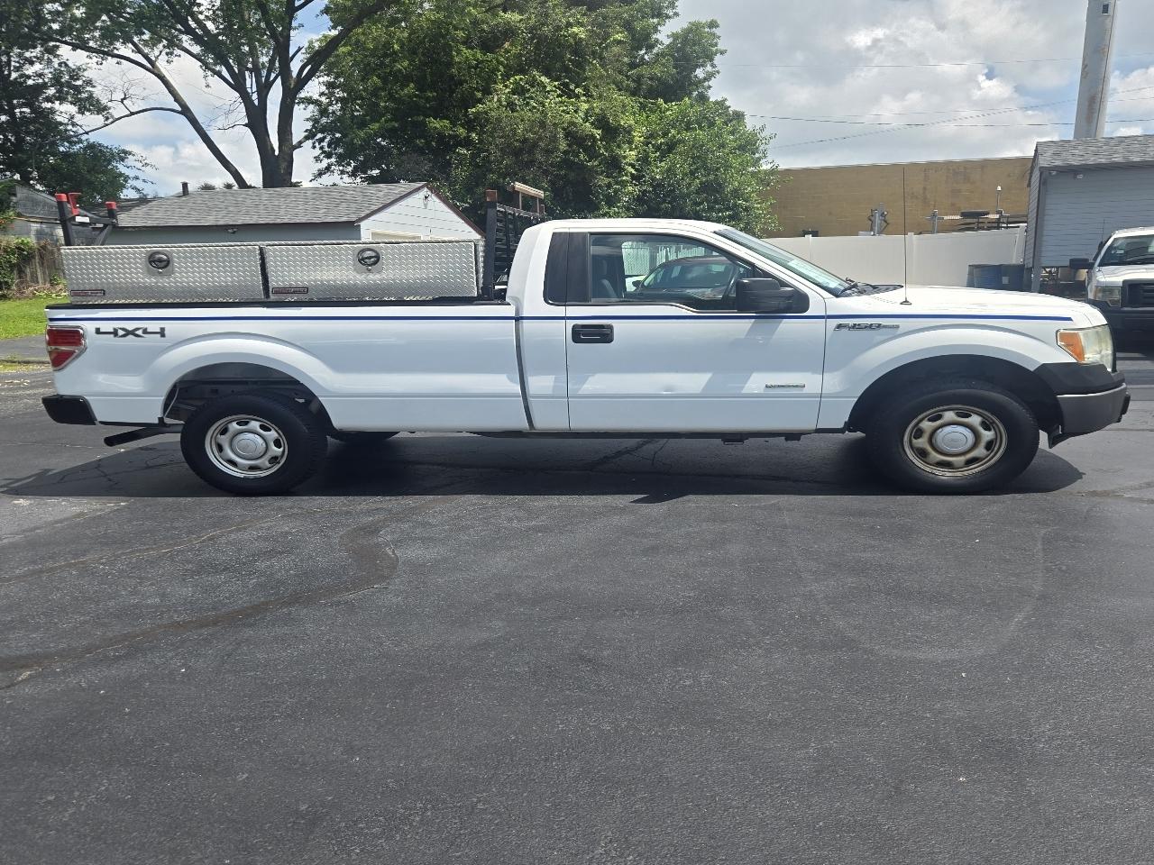 Ford F-150 XLT 8-ft. Bed 4WD 2011