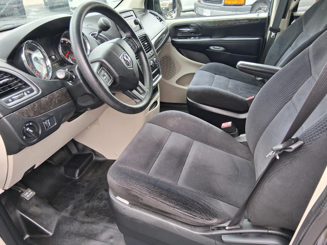 RAM Cargo Van Base 2014