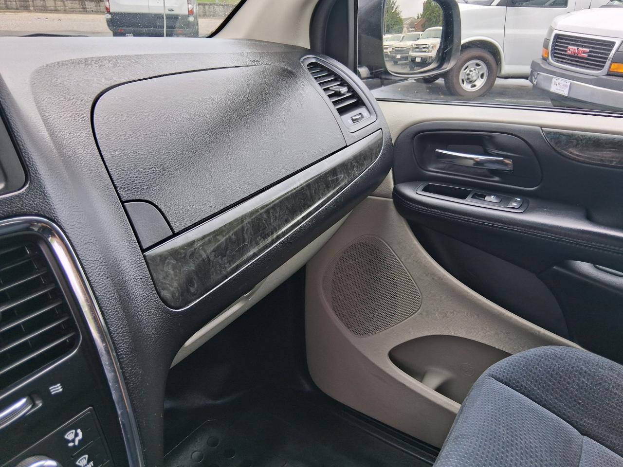 RAM Cargo Van Base 2014