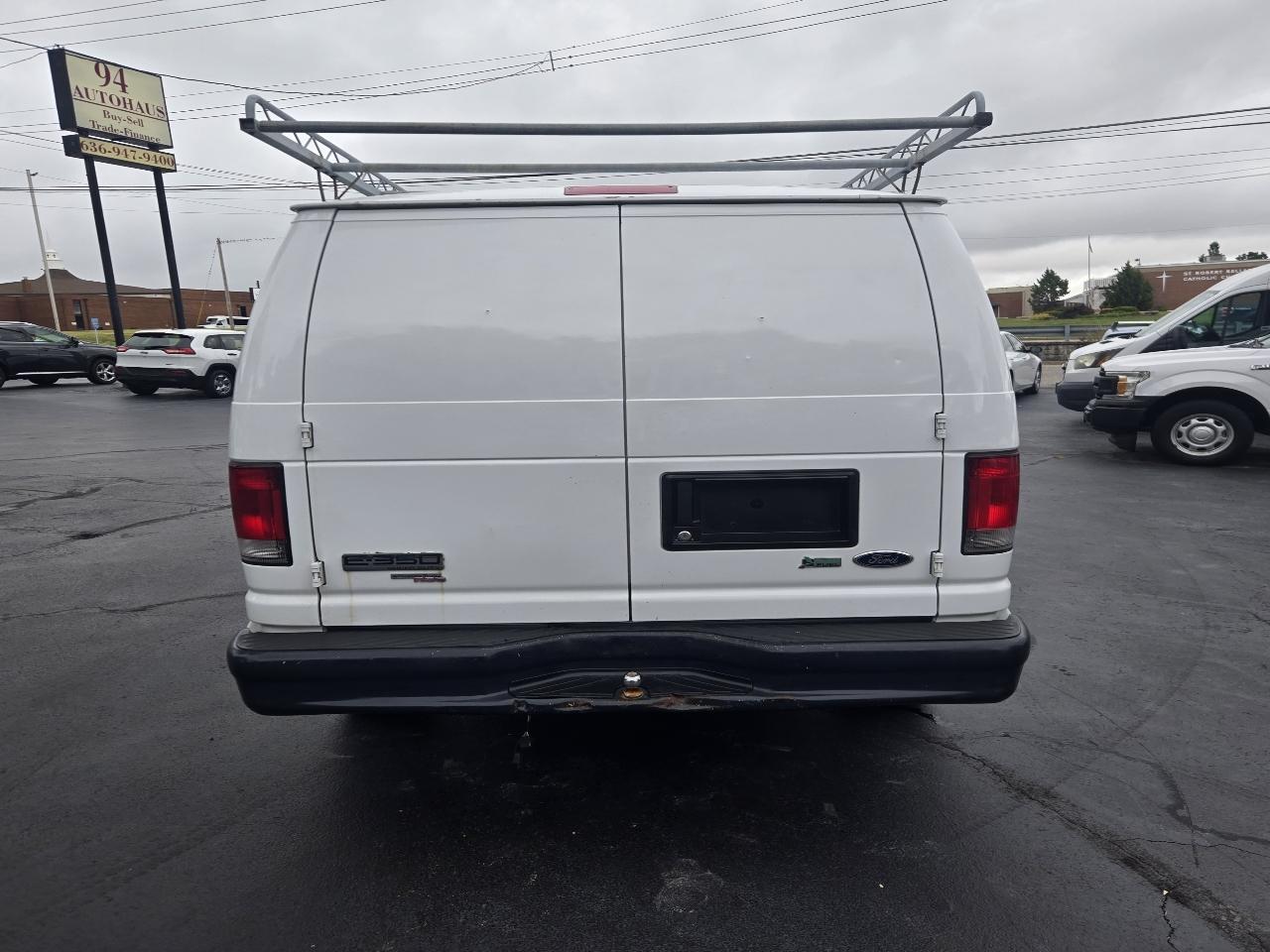 Ford Econoline E-350 Super Duty 2014