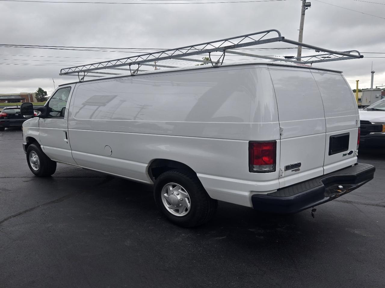 Ford Econoline E-350 Super Duty 2014