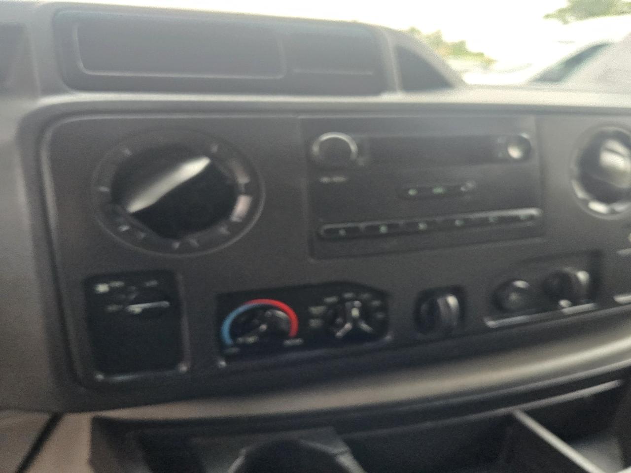 Ford Econoline E-350 Super Duty 2014