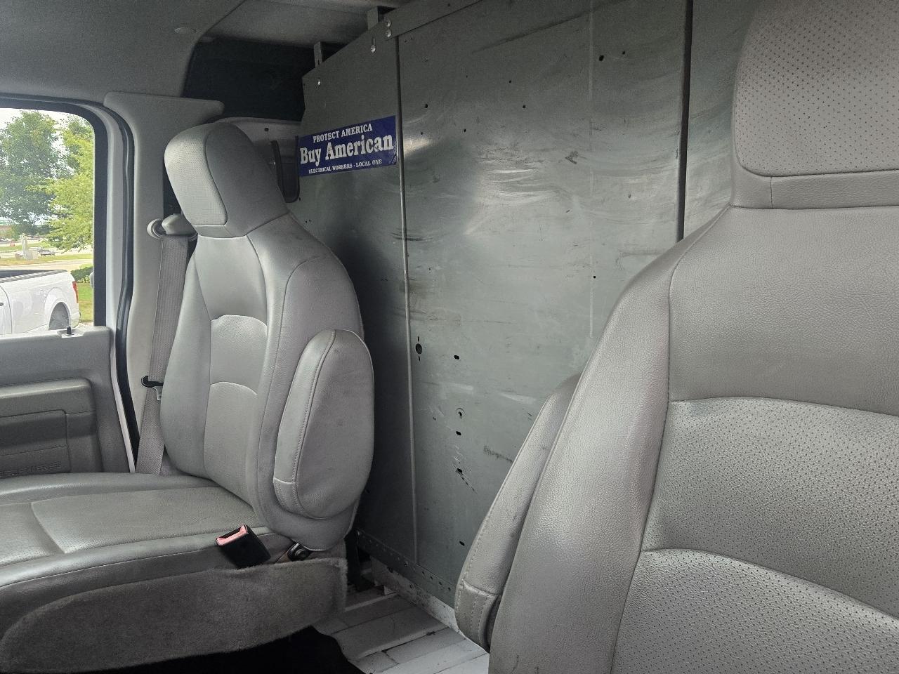 Ford Econoline E-350 Super Duty 2014