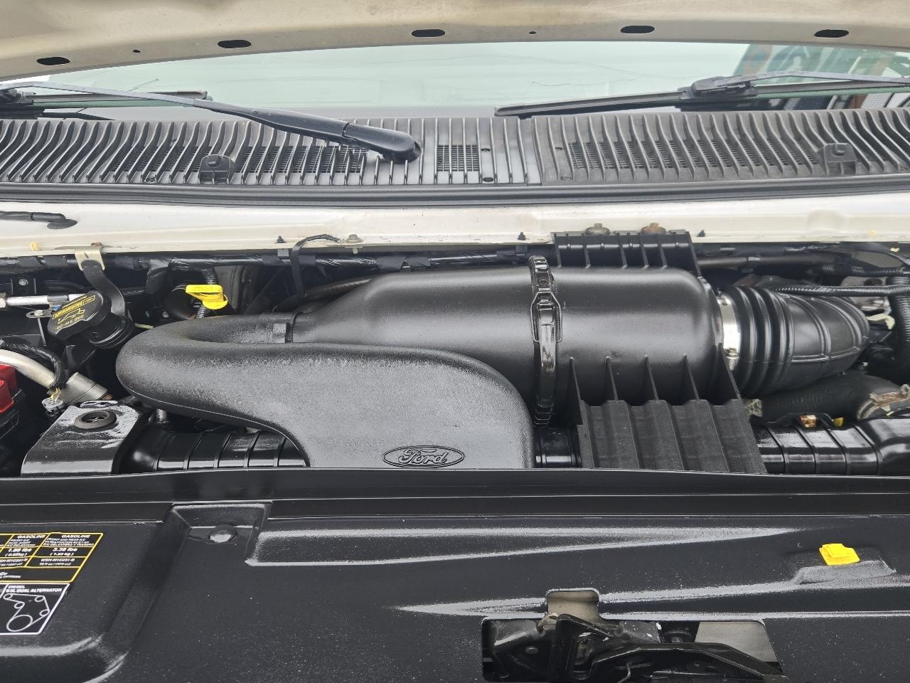 Ford Econoline E-350 Super Duty 2014