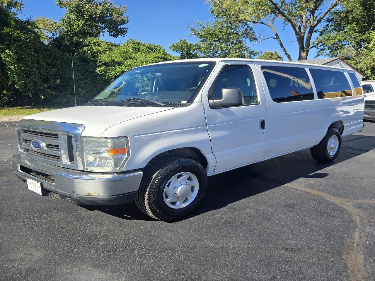 Ford Econoline E-350 XLT Super Duty Extended 2012