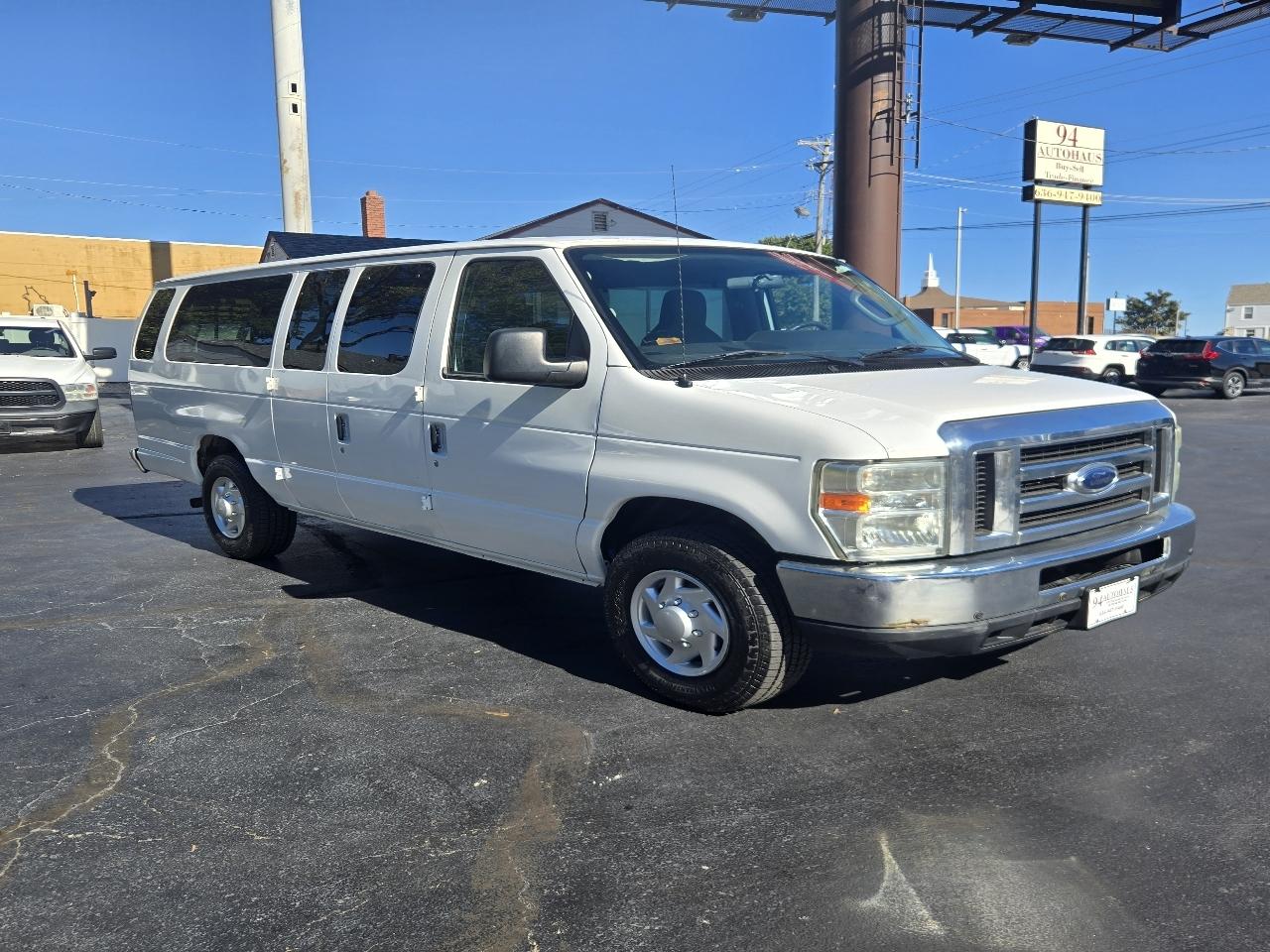 Ford Econoline E-350 XLT Super Duty Extended 2012