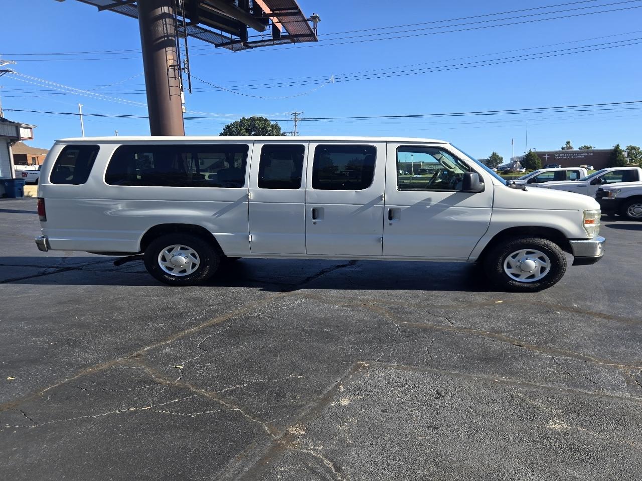 Ford Econoline E-350 XLT Super Duty Extended 2012