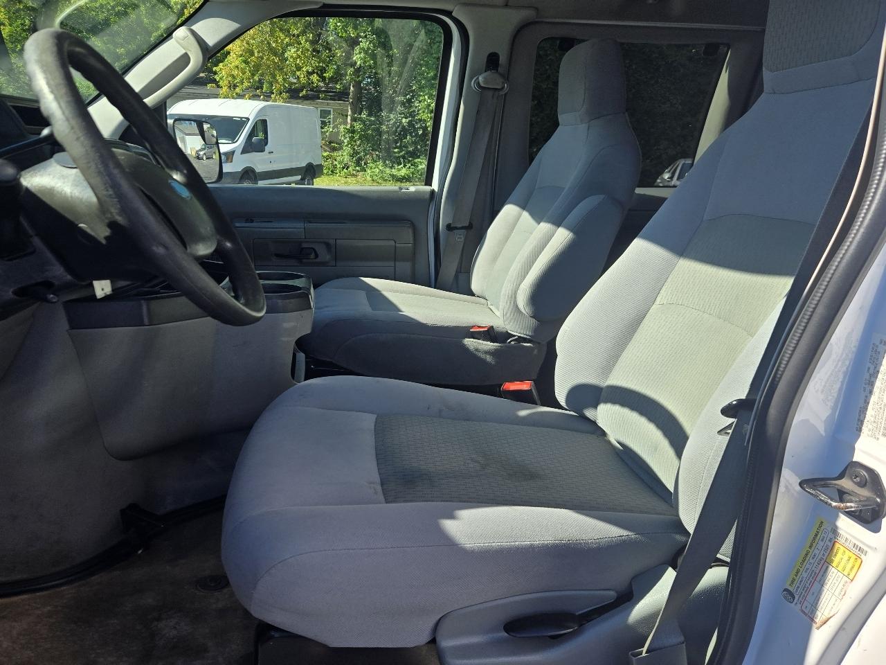 Ford Econoline E-350 XLT Super Duty Extended 2012