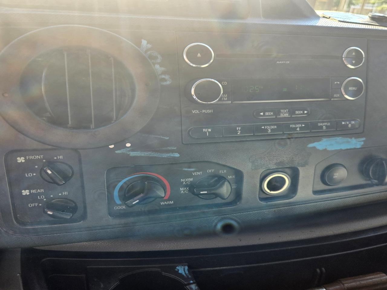 Ford Econoline E-350 XLT Super Duty Extended 2012