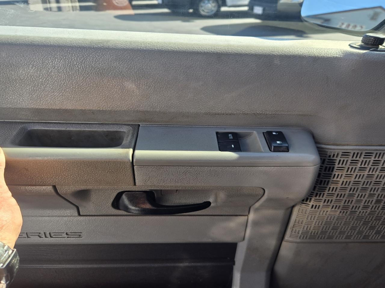 Ford Econoline E-350 XLT Super Duty Extended 2012