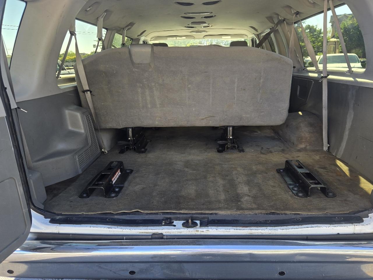 Ford Econoline E-350 XLT Super Duty Extended 2012