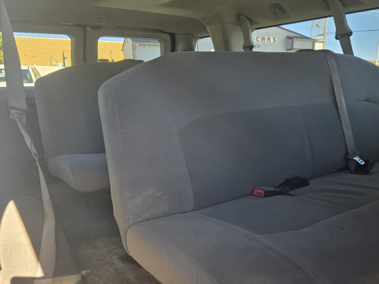 Ford Econoline E-350 XLT Super Duty Extended 2012