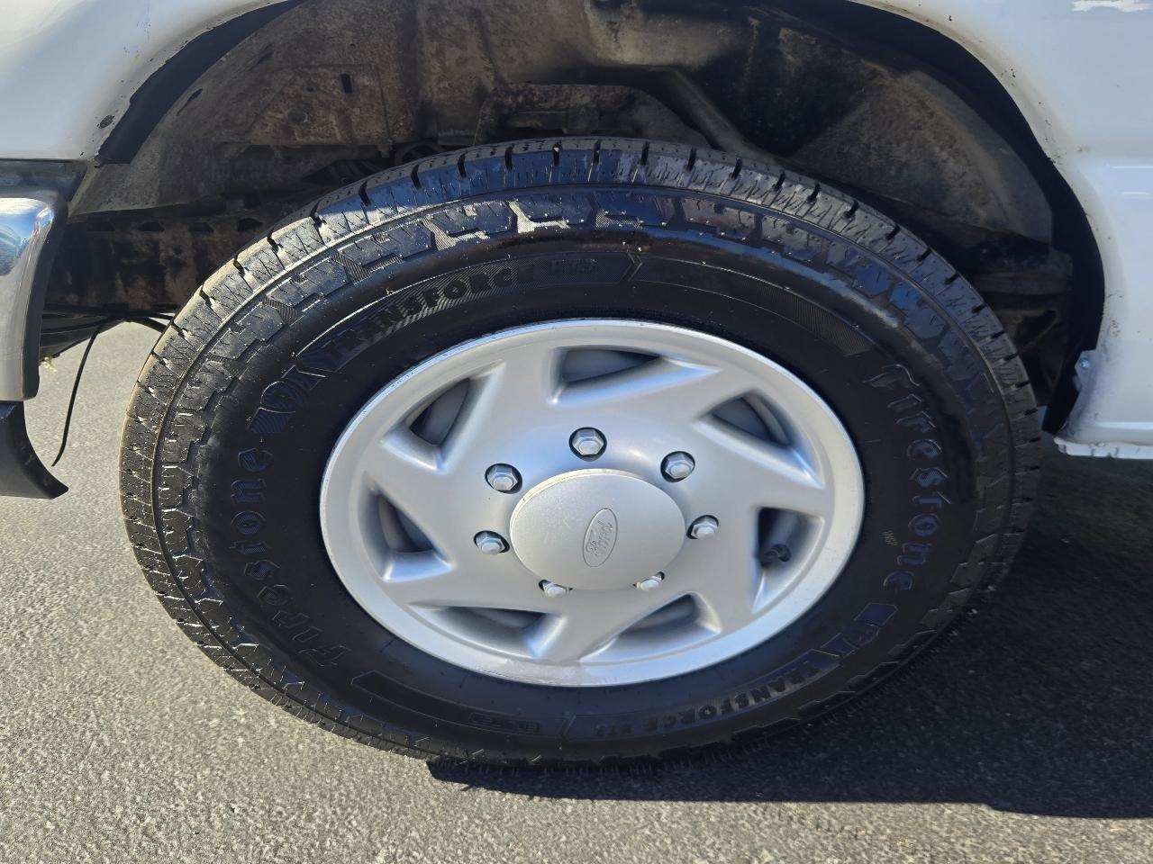 Ford Econoline E-350 XLT Super Duty Extended 2012