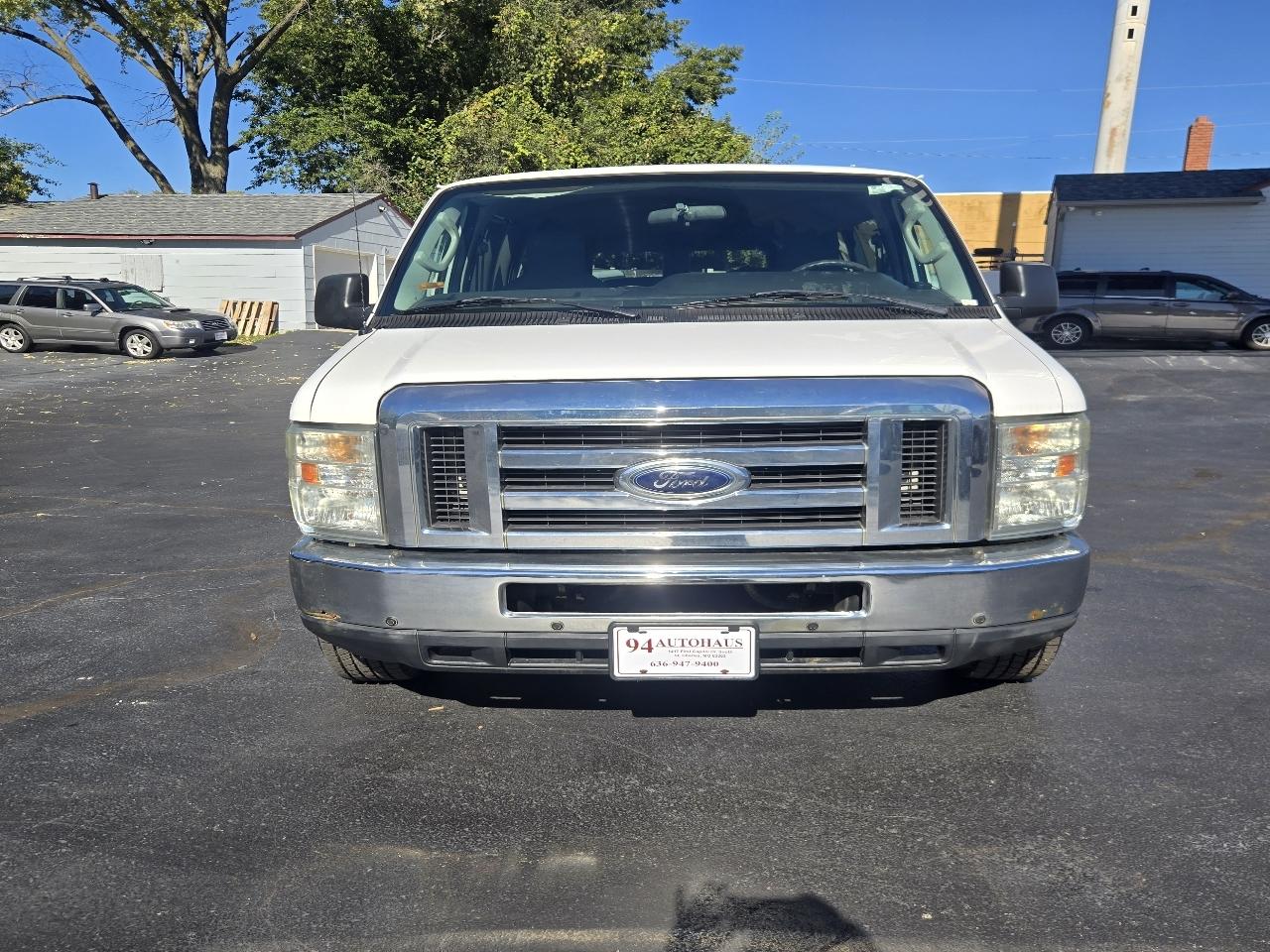 Ford Econoline E-350 XLT Super Duty Extended 2012