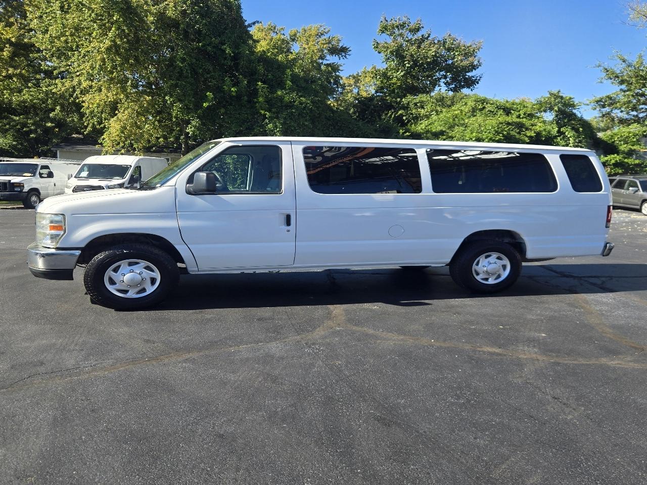 Ford Econoline E-350 XLT Super Duty Extended 2012