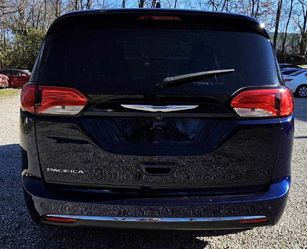2020 Chrysler Pacifica Touring photo 2