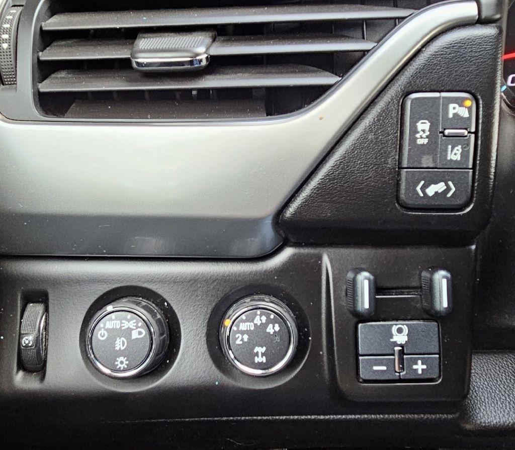 2015 Chevrolet Suburban LTZ - Photo 25