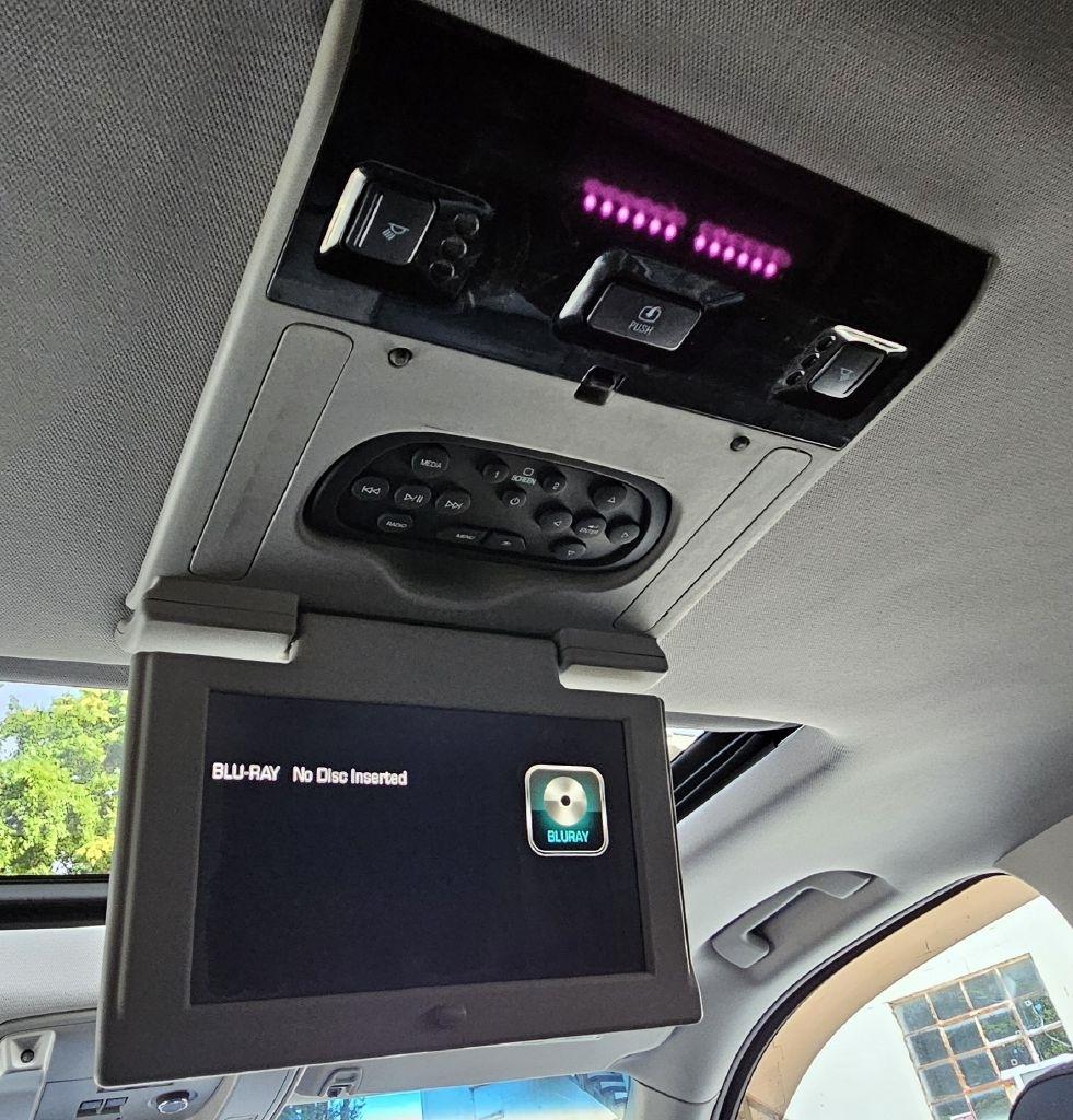 2015 Chevrolet Suburban LTZ - Photo 31