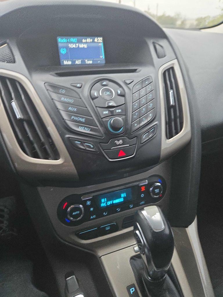 Ford Focus SEL Sedan 2012