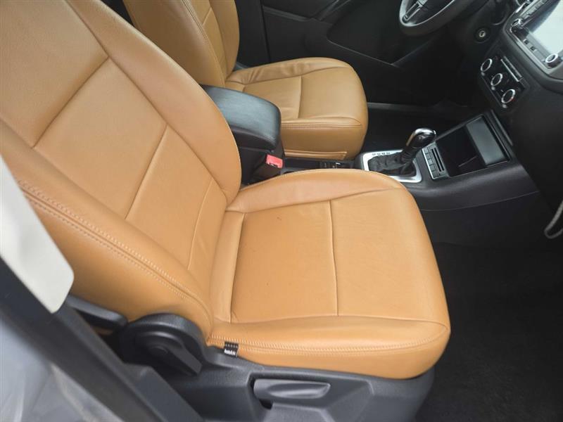 Volkswagen Tiguan S 2011