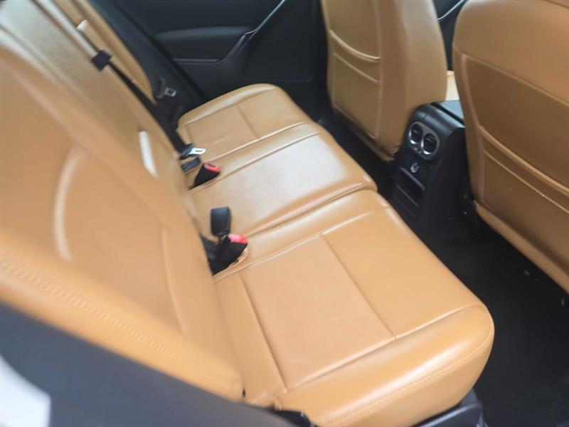 Volkswagen Tiguan S 2011