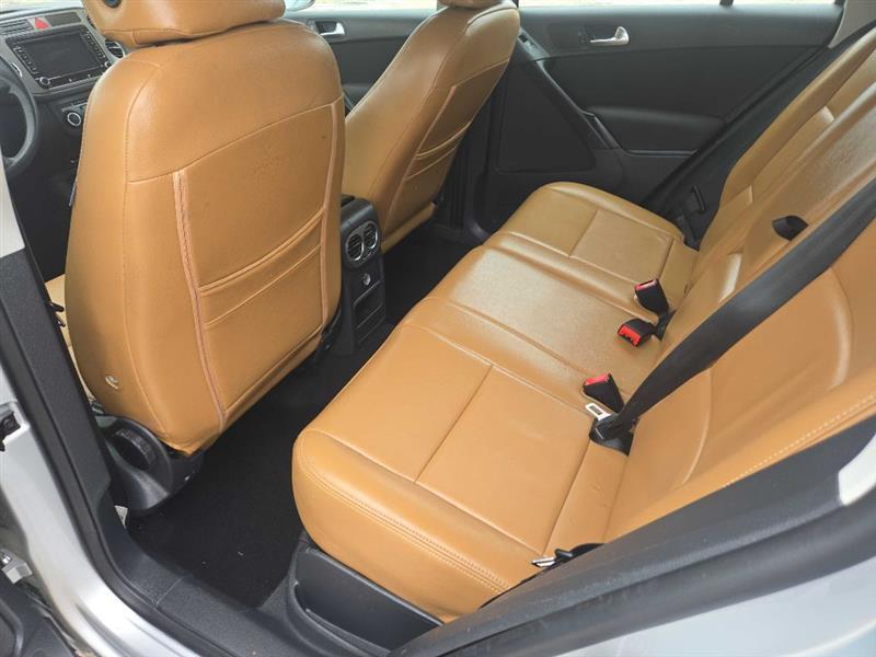 Volkswagen Tiguan S 2011