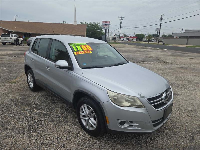 Volkswagen Tiguan S 2011