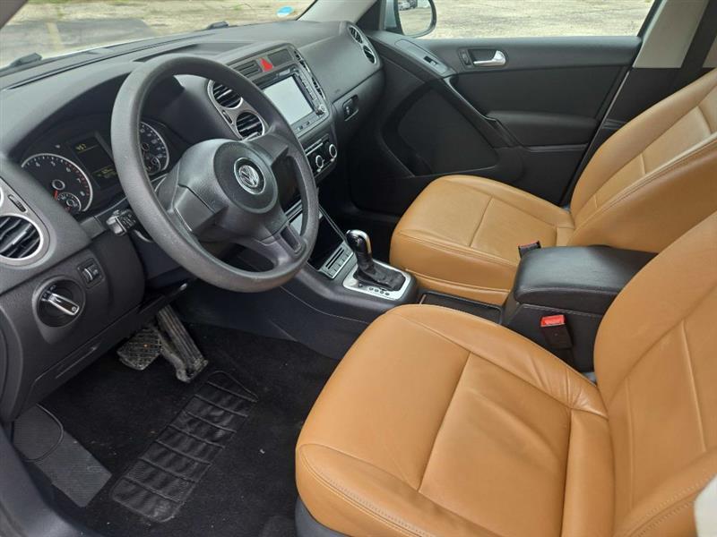 Volkswagen Tiguan S 2011
