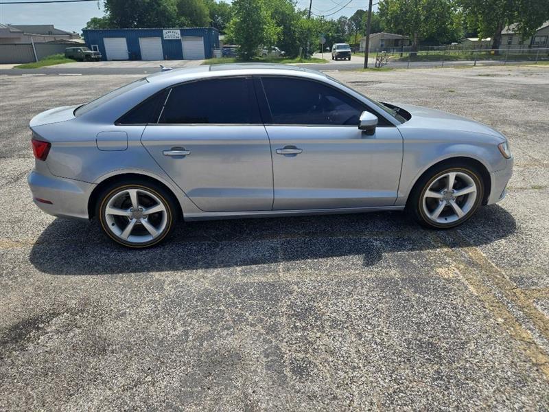 Audi A3 1.8T Premium FWD S tronic 2015