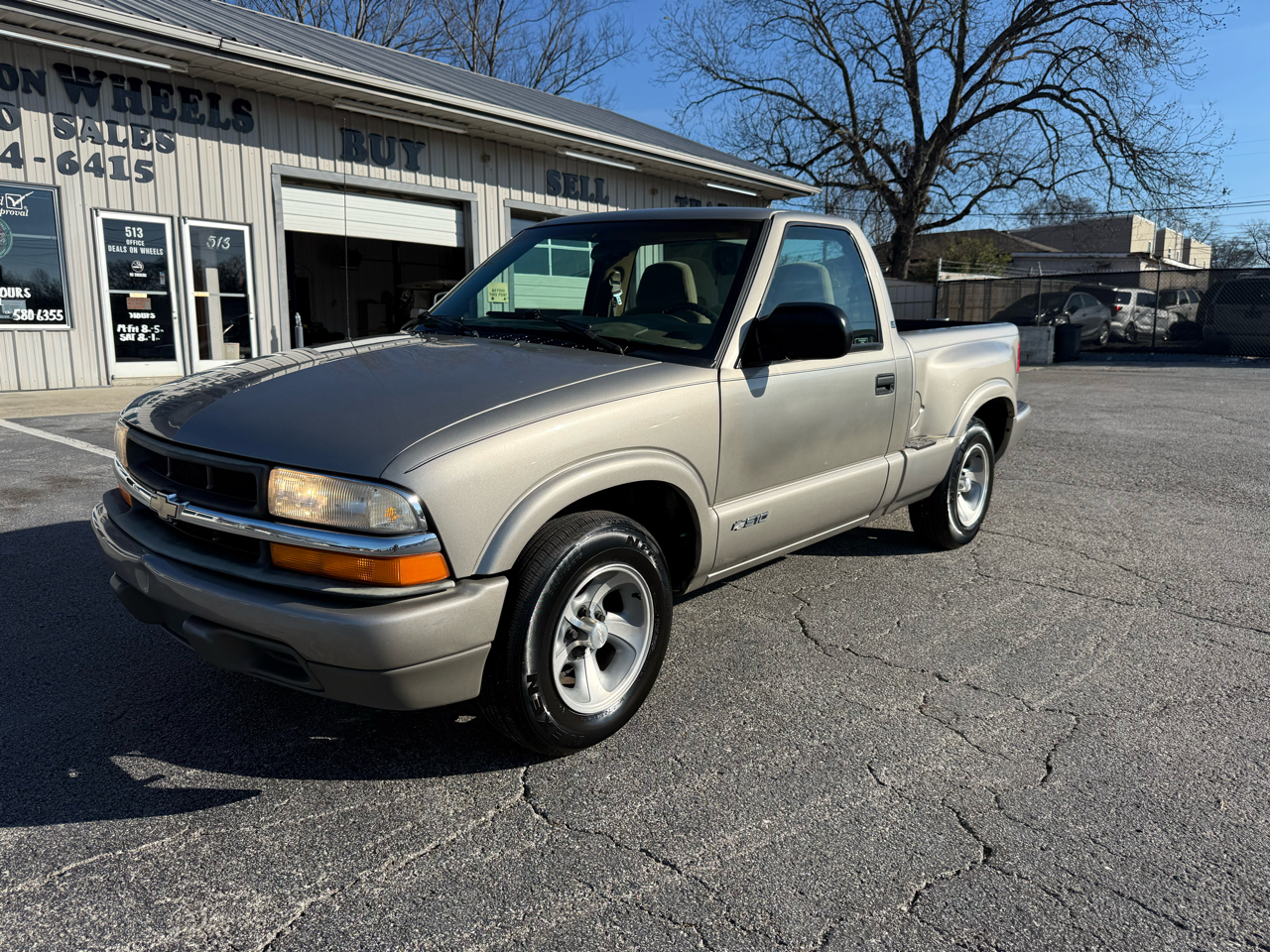 Chevrolet S-10 Reg Cab 108" WB LS 1999