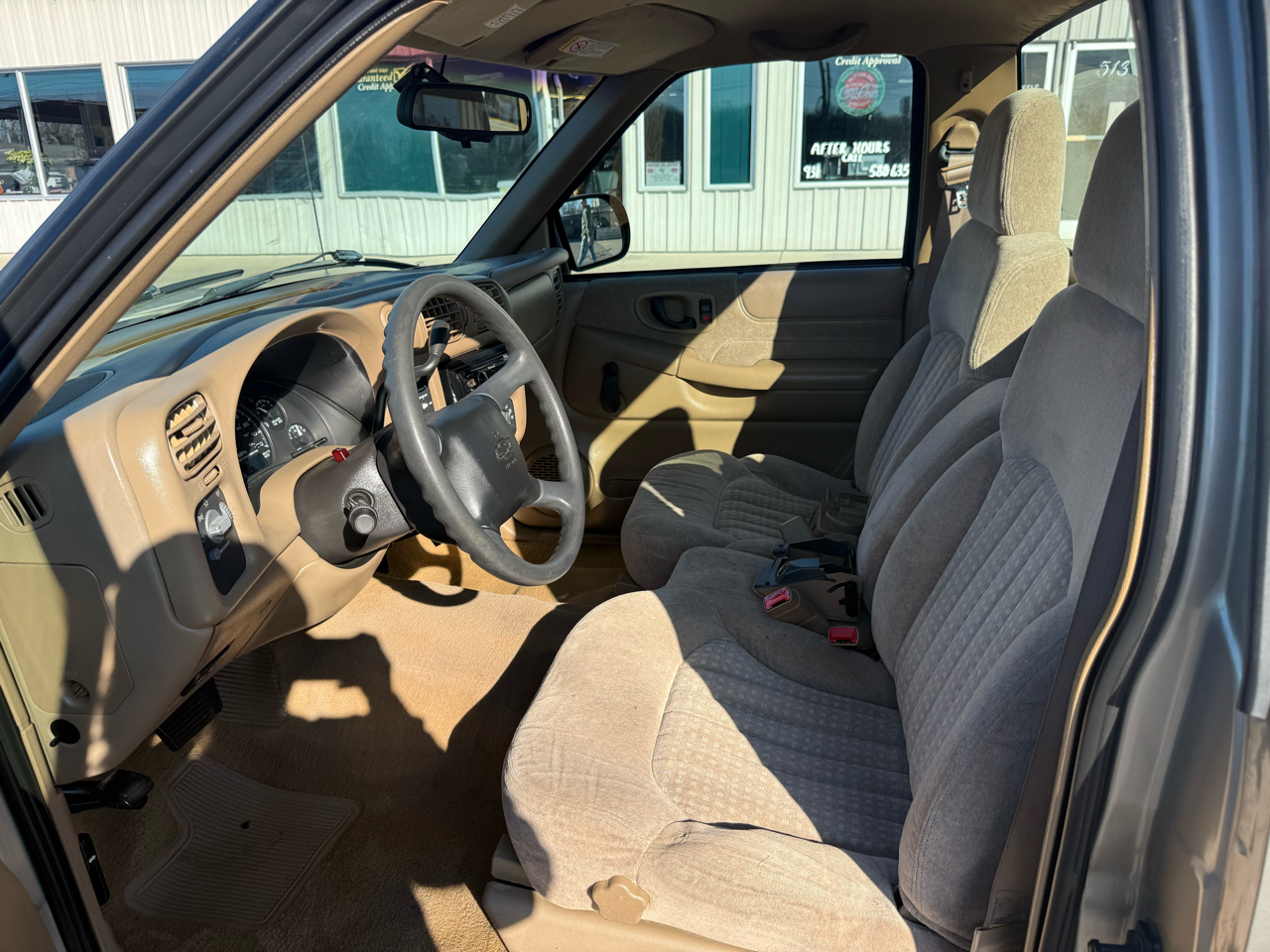 Chevrolet S-10 Reg Cab 108" WB LS 1999