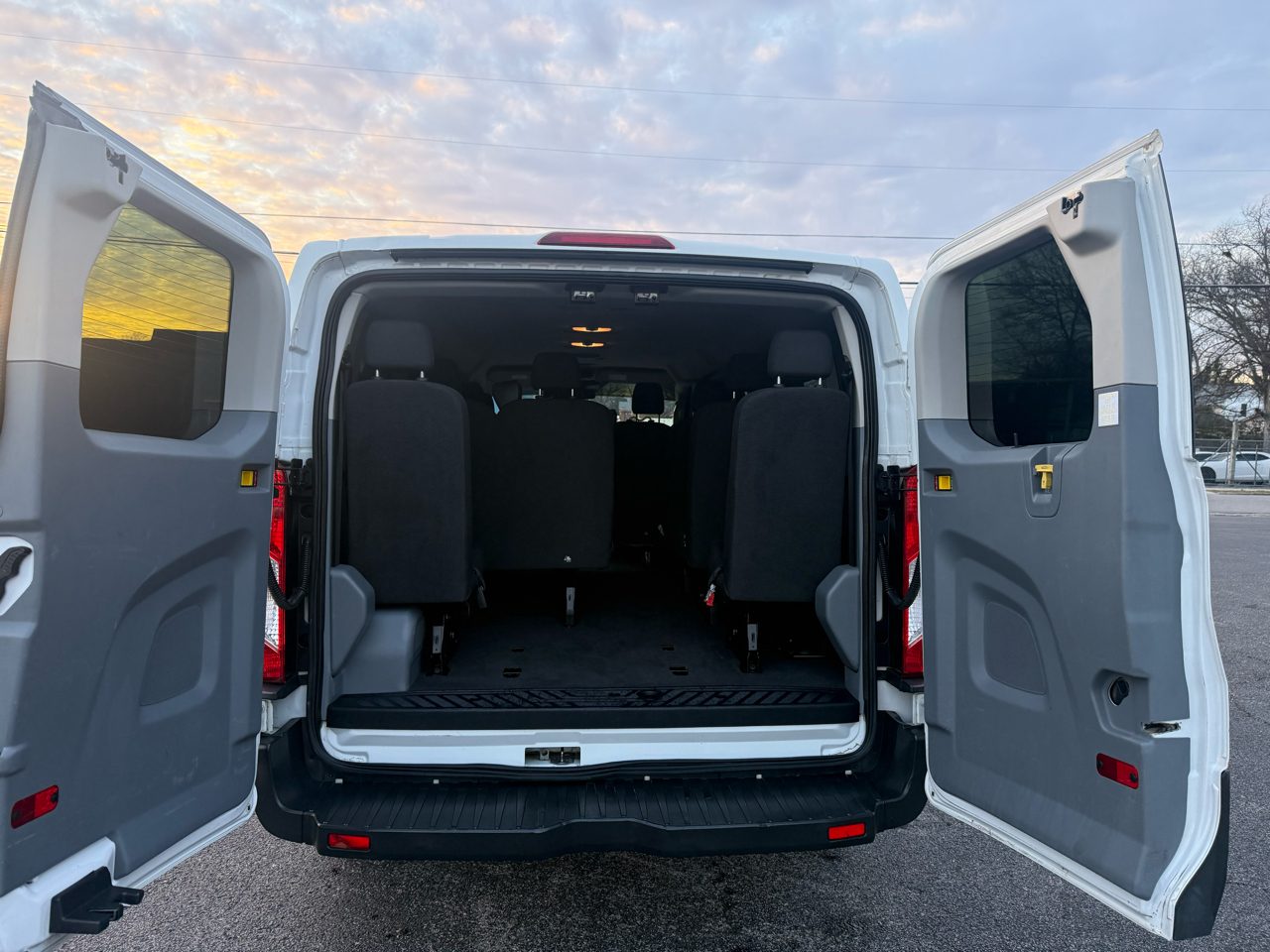 Ford Transit Wagon T-350 148" Low Roof XL Sliding RH Dr 2016