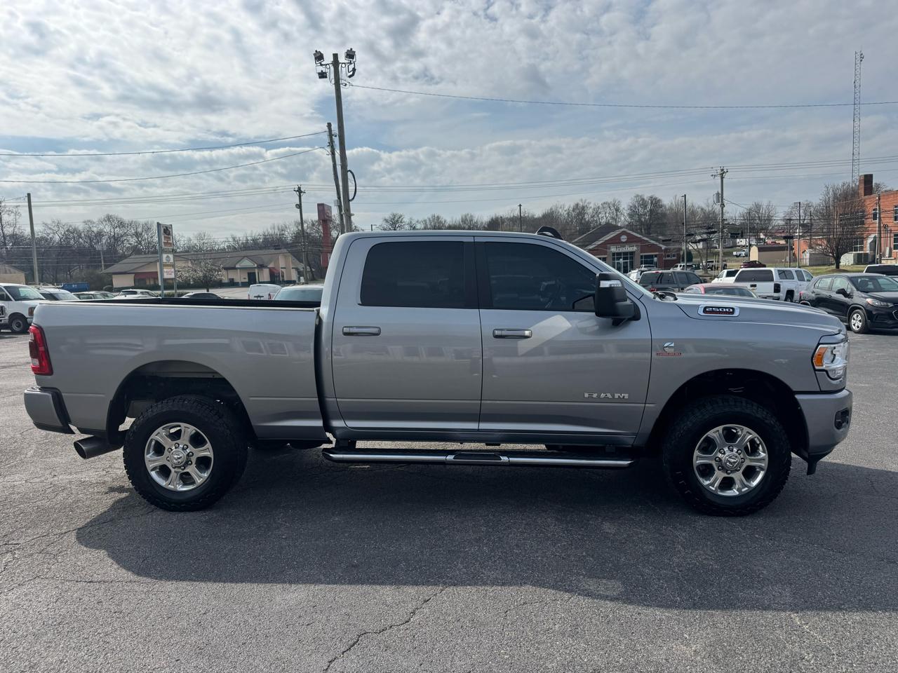 RAM 2500 Big Horn 4x4 Crew Cab 6'4" Box 2023